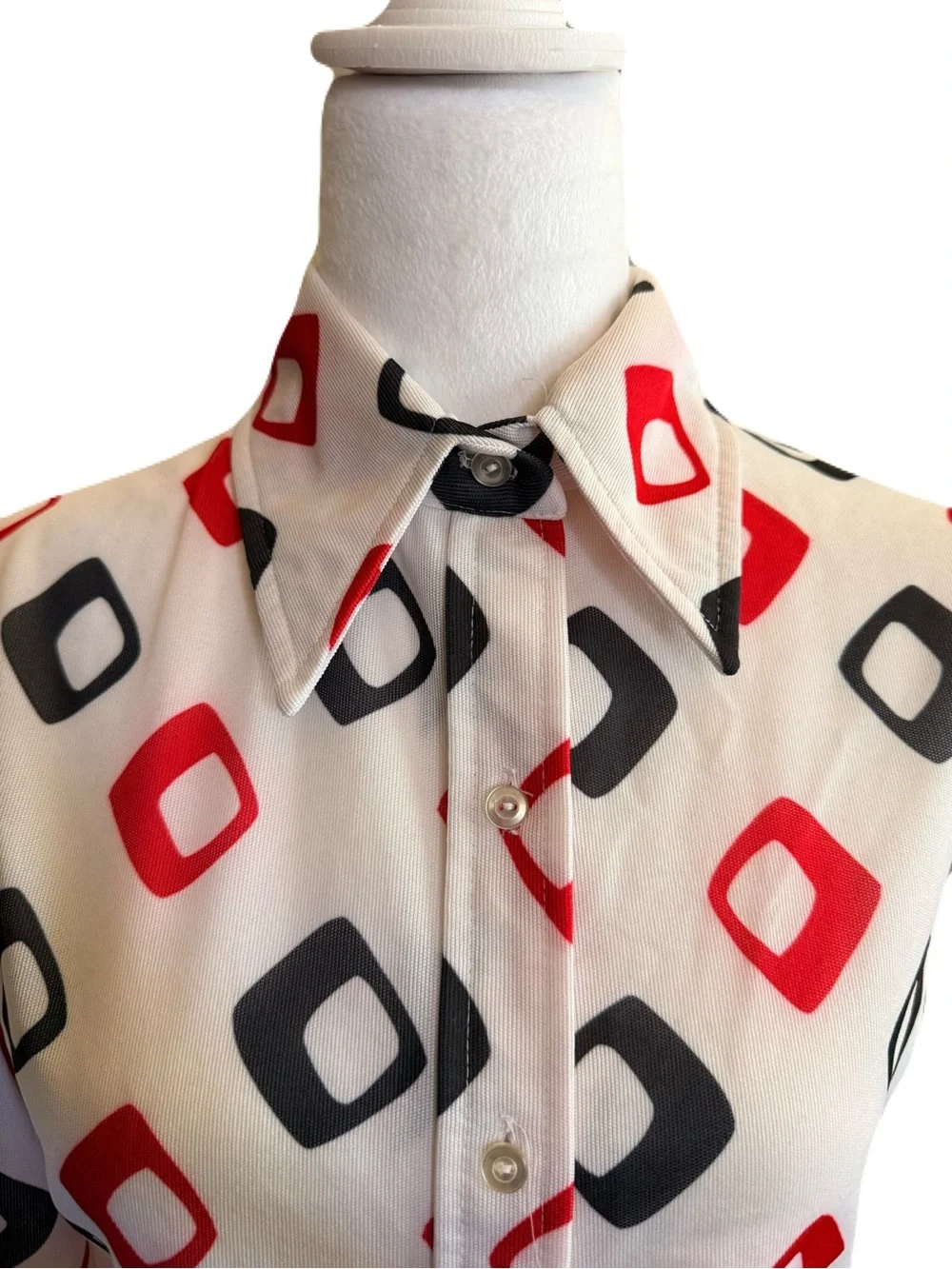 Vintage Geometric Print Button-Up Blouse in White, Red & Black - Picture 2 of 3